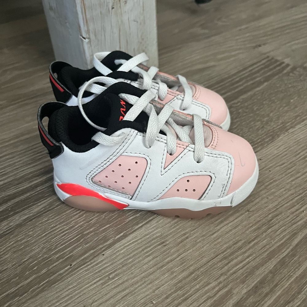 Infant Air Jordan sneakers/5C